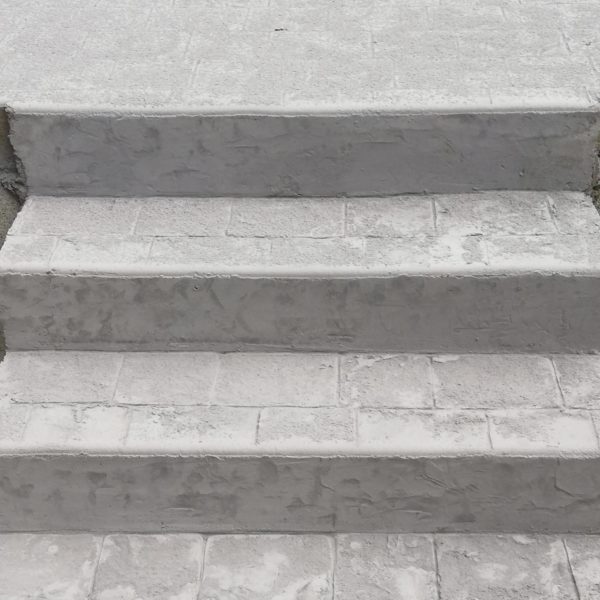 Décoration béton d'un escalier extérieur