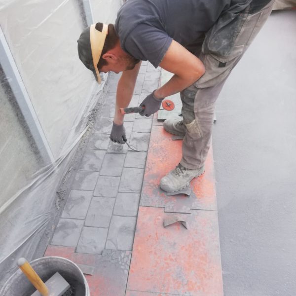 Création de l'imitation pavé sur une dalle béton