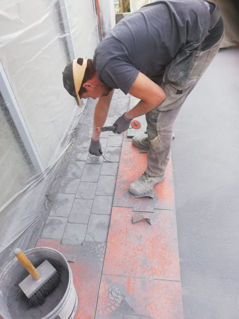 Création de l'imitation pavé sur une dalle béton