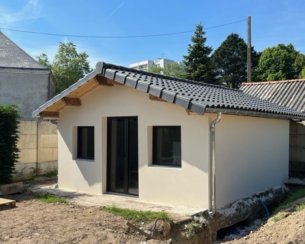 Rénovation d’un cabanon enduit et couverture